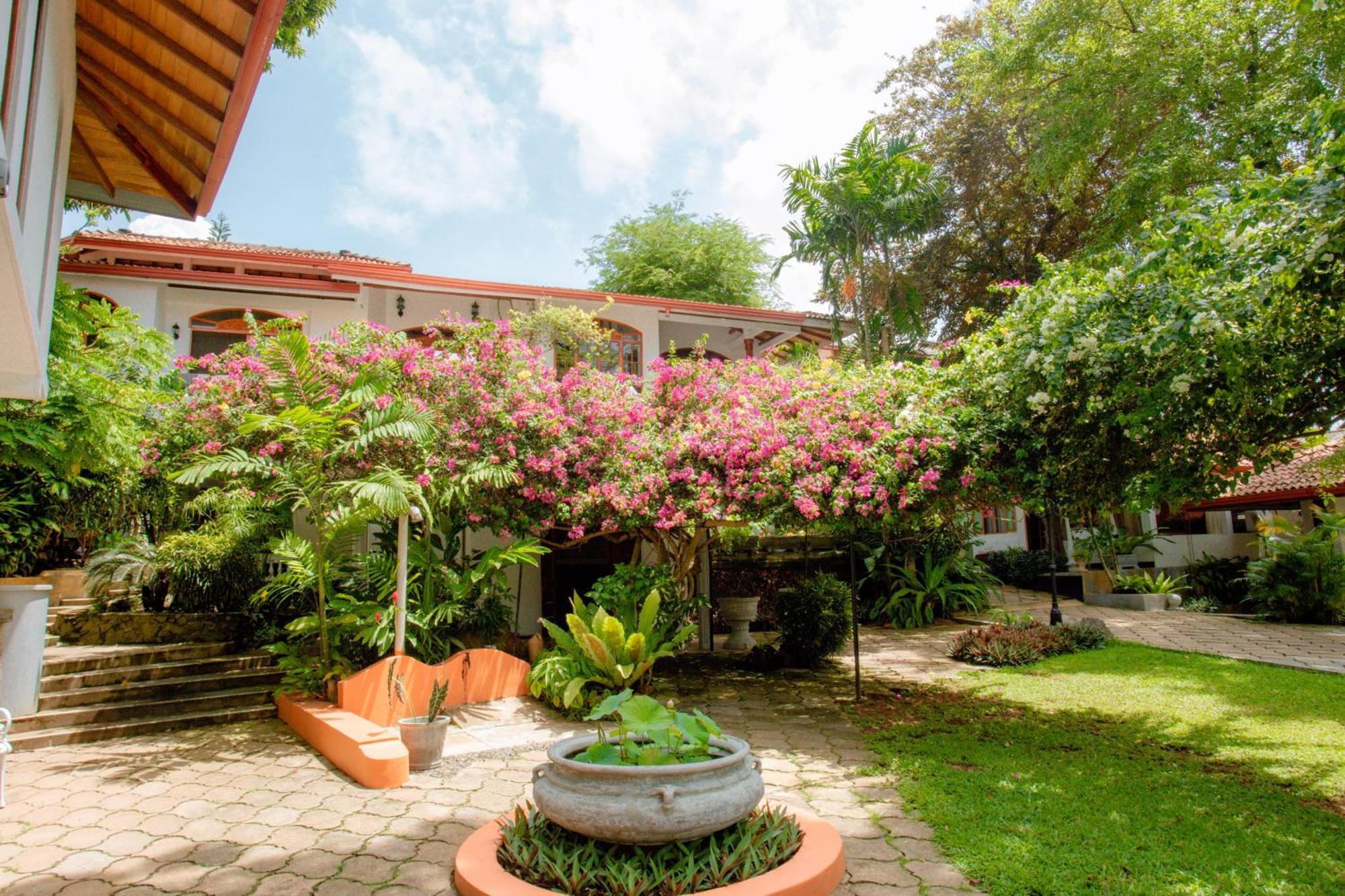 Ayubowan Swiss Lanka Bungalow Resort Bentota Exterior foto